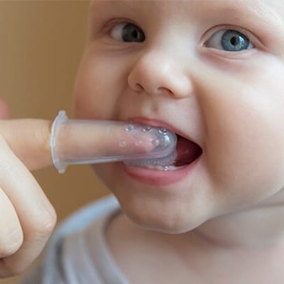 Como e quando fazer a higiene oral do bebé?