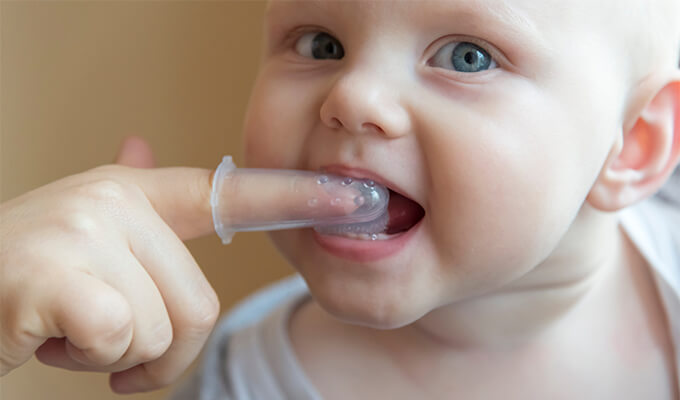 Como e quando fazer a higiene oral do bebé?